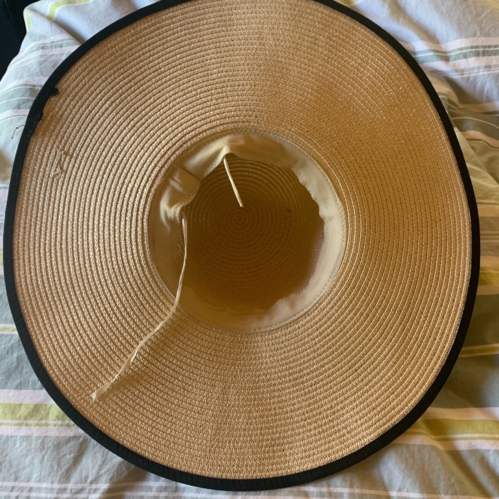 Large sun hat - Picture 2 of 2